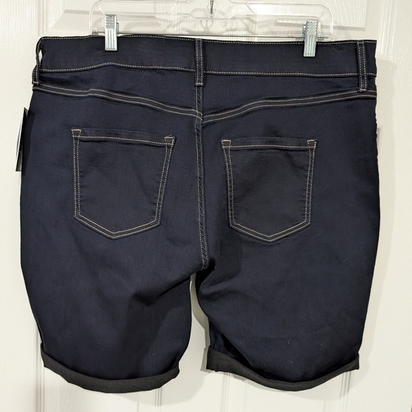 NWT Nine West Dark Wash High Rise Cuffed Bermuda Shorts in Size 20W - Picture 8 of 11